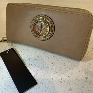 Beige hand wallet